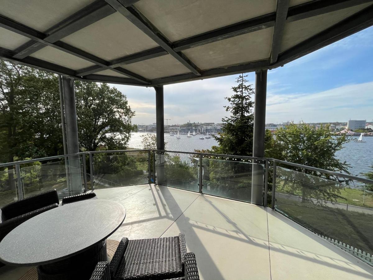 Traumwohnung Mit Stadthafen-Panorama! Zwei Schlafzimmer, Parkplatz Rostock Exterior foto