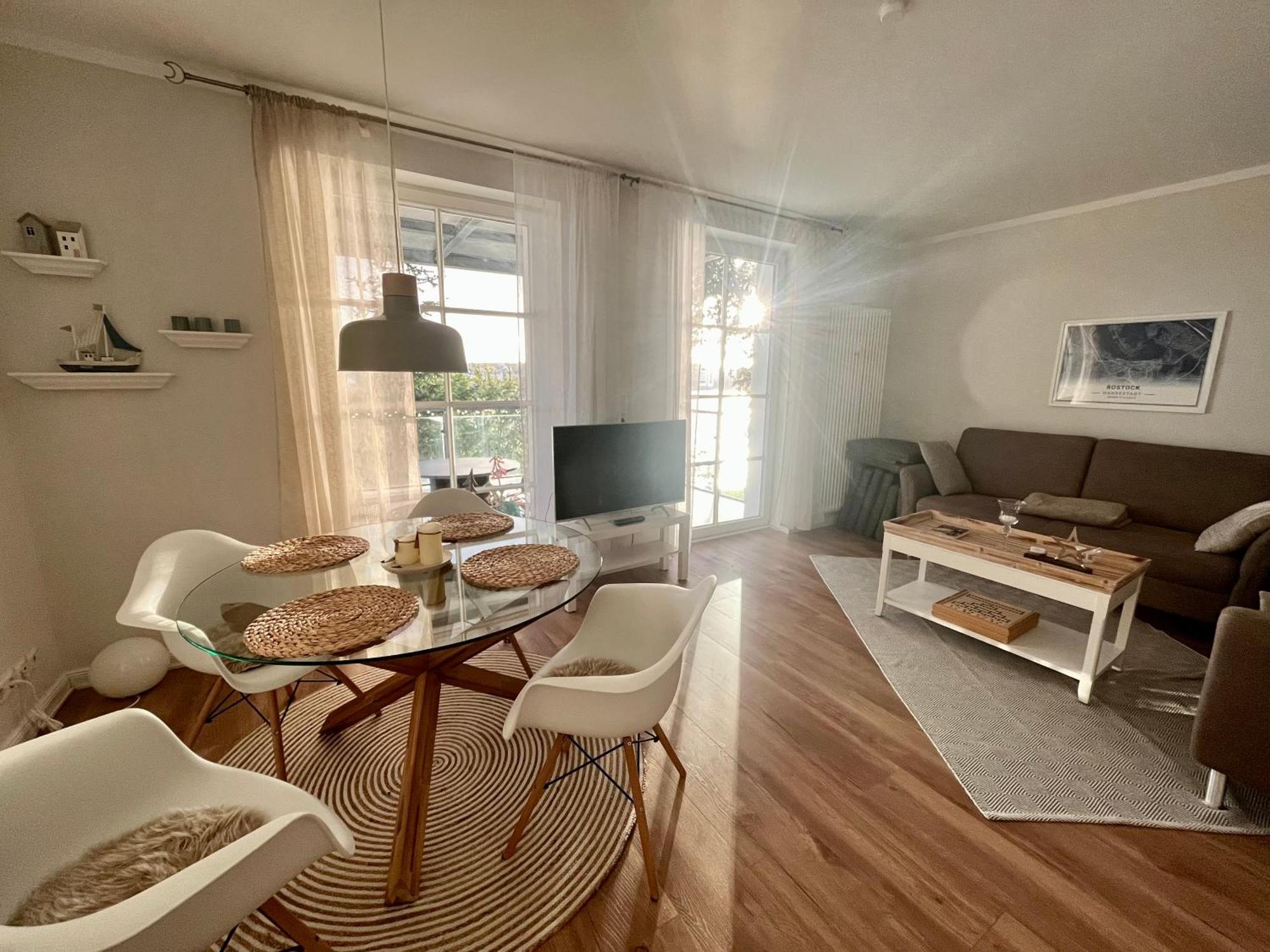 Traumwohnung Mit Stadthafen-Panorama! Zwei Schlafzimmer, Parkplatz Rostock Exterior foto