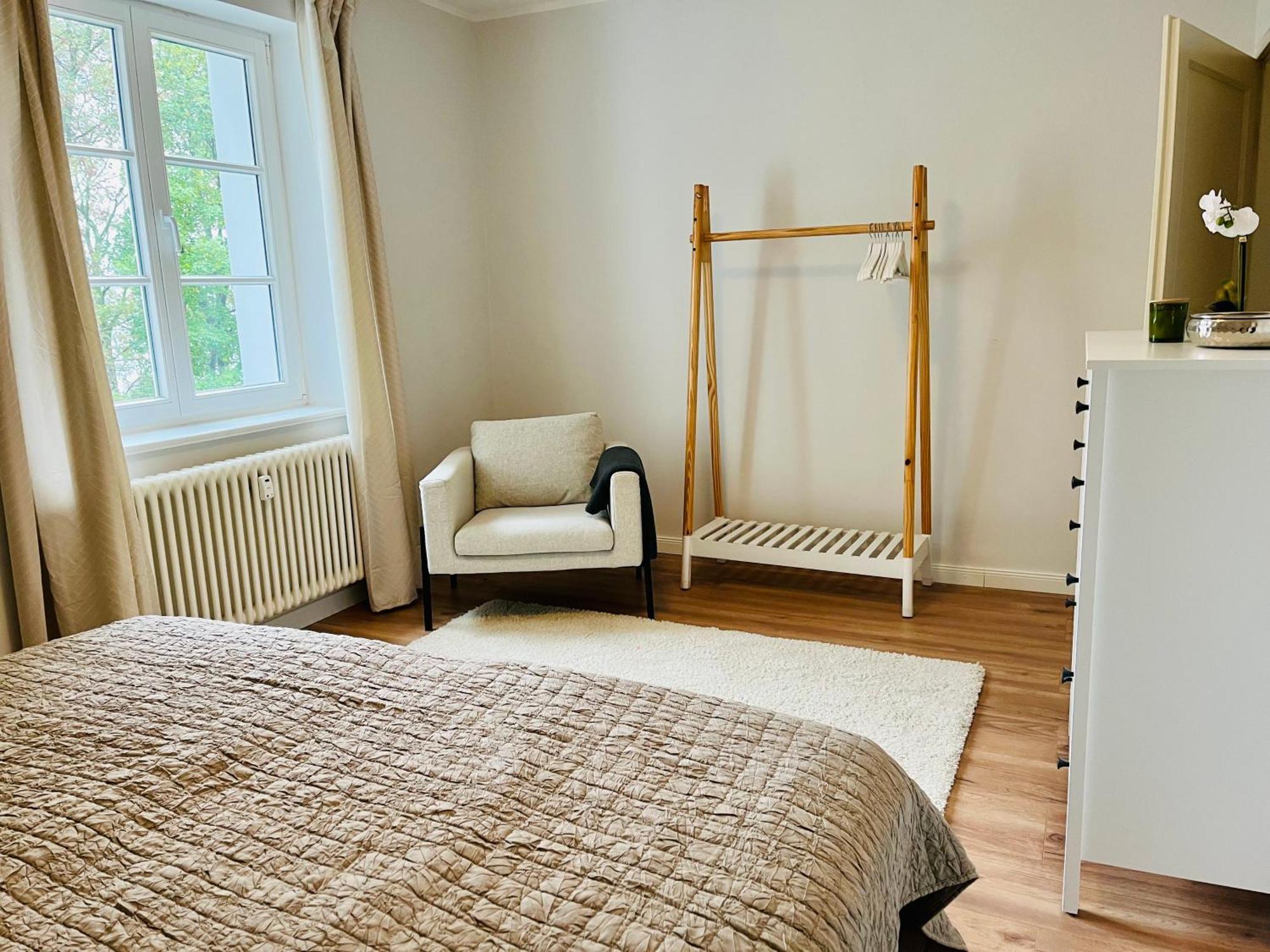 Traumwohnung Mit Stadthafen-Panorama! Zwei Schlafzimmer, Parkplatz Rostock Exterior foto